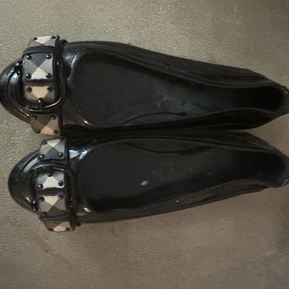 Black Burberry flats